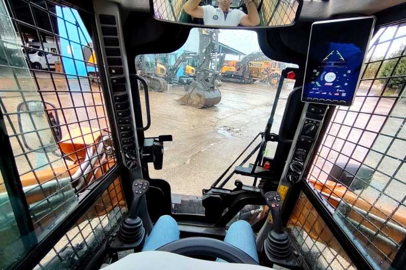 OmecoHub - Immagine CASE TV370B